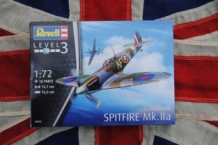 images/productimages/small/SUPERMARINE SPITFIRE Mk.IIa Revell 03953 doos.jpg